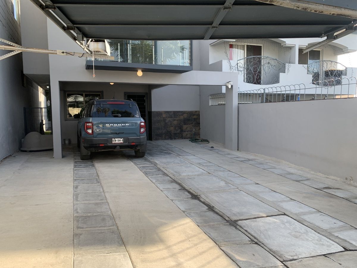 5 de 25: Cochera p/ 3 vehículos.