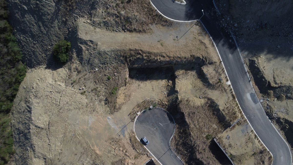 Fotografía aérea del terreno con fondo de 16.51 metros