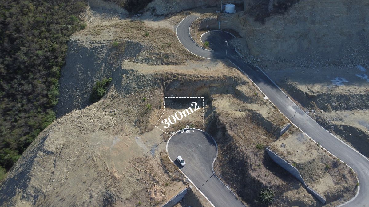 Vista aérea del terreno de 300m² en fraccionamiento privado