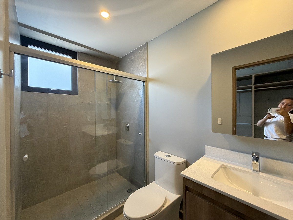 20 de 23: Baño completo recámara máster