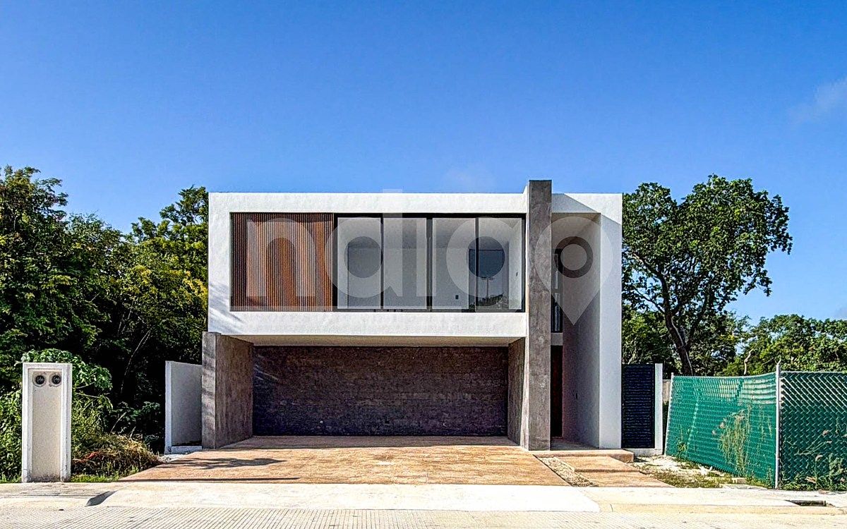 Casa en Venta en Mérida en Privada Provincia con Campo de Golf