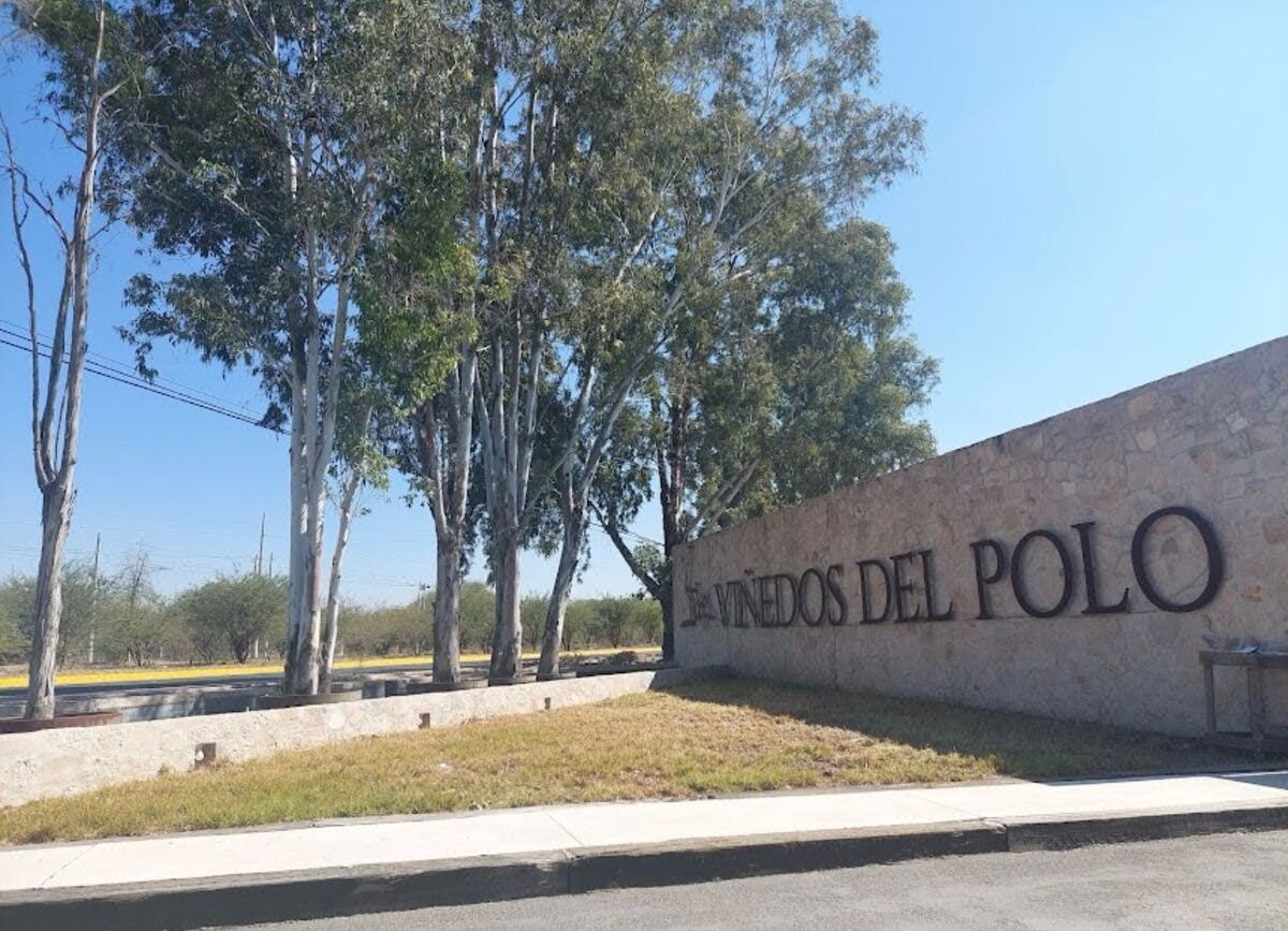 Venta de terreno en Viñedos del Polo, El Marques - foto 1