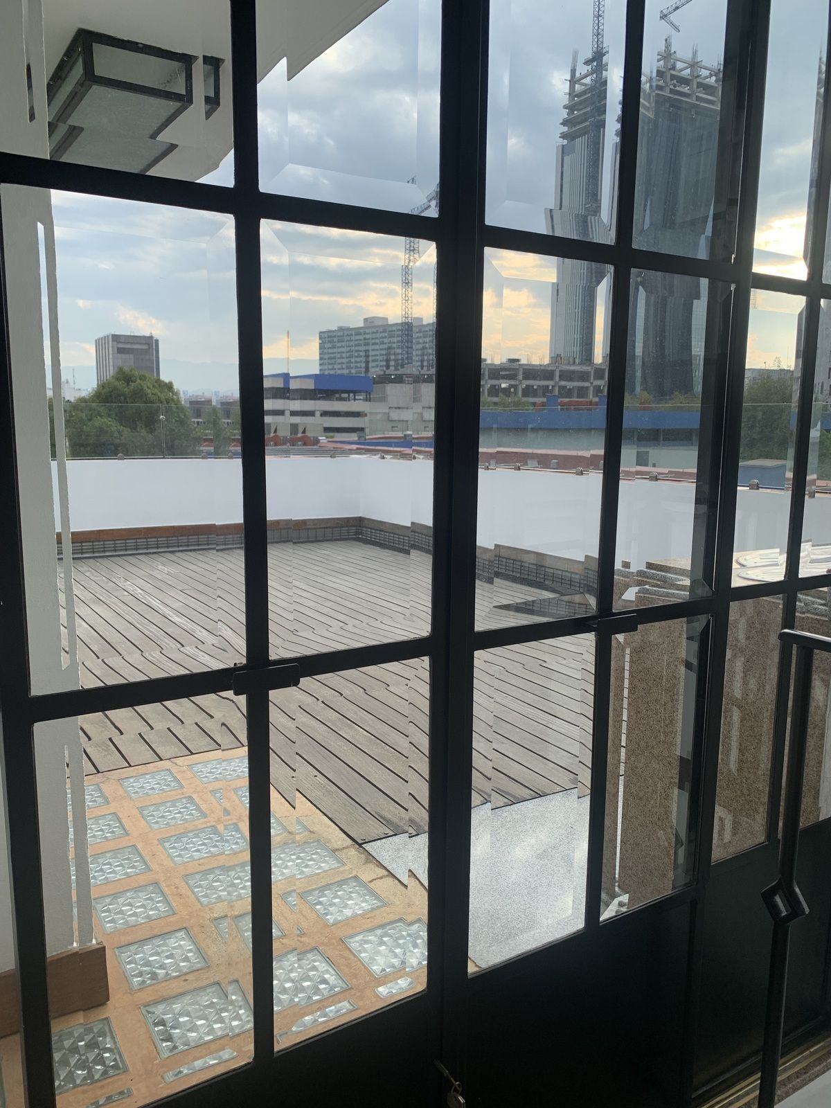 9 de 16: Salida a Roof Privado