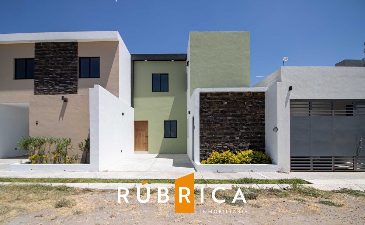Casa en Venta en Fraccionamiento Mirador Colima Norte.