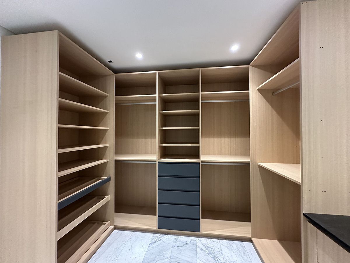 11 de 45: WALK IN CLOSET RECAMARA SECUNDARIA