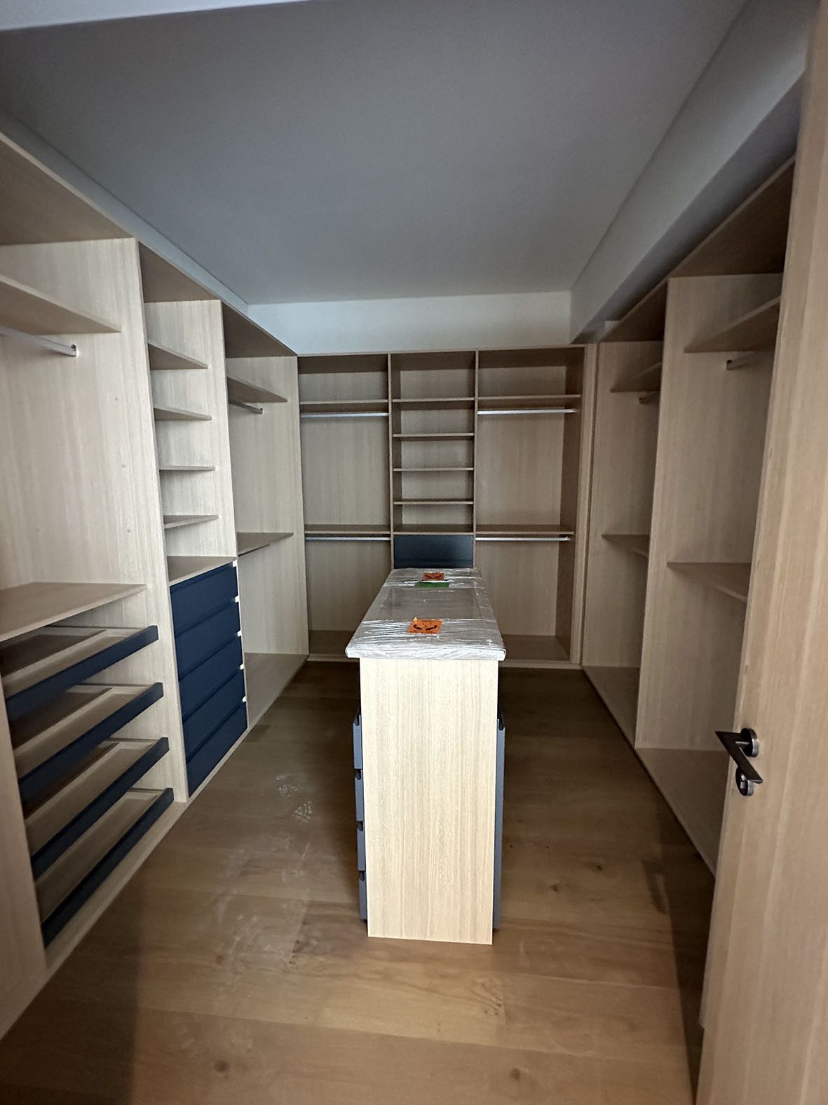 20 de 45: WALK IN CLOSET RECAMRA PRINCIPAL