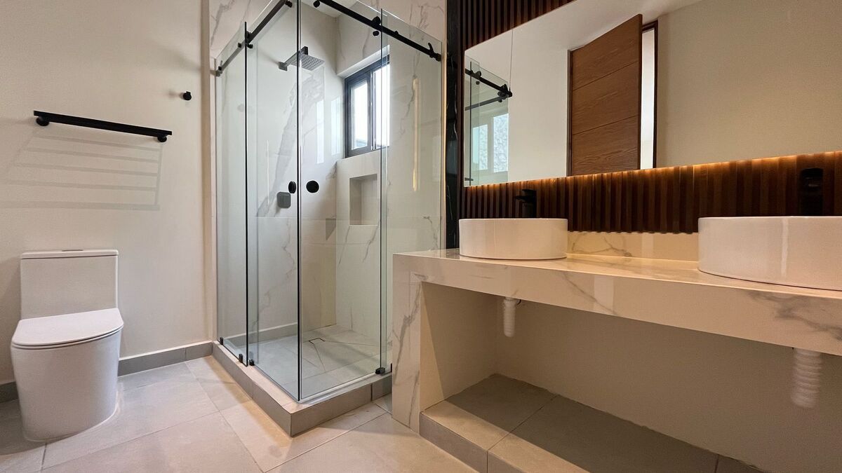 14 of 18: Incluye carpintería en baños