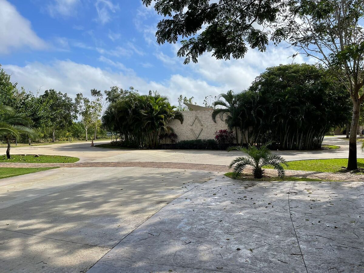 2 of 12: Entrada Alto Viento