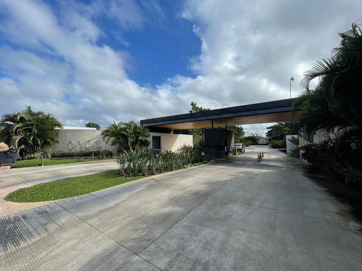 3 of 12: Entrada Alto Viento
