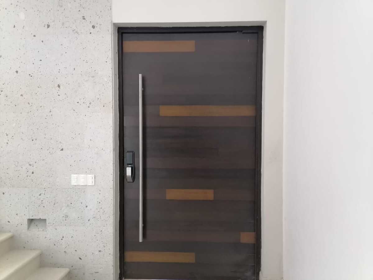 10 de 15: Puerta Ppal