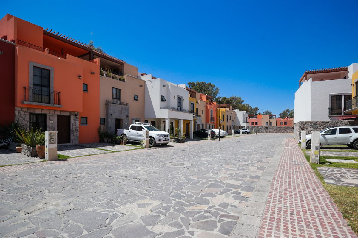 Duplex for Sale in Zirandaro