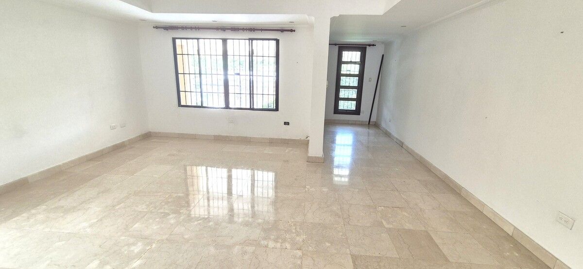 4 de 34: Sala vista recibidor