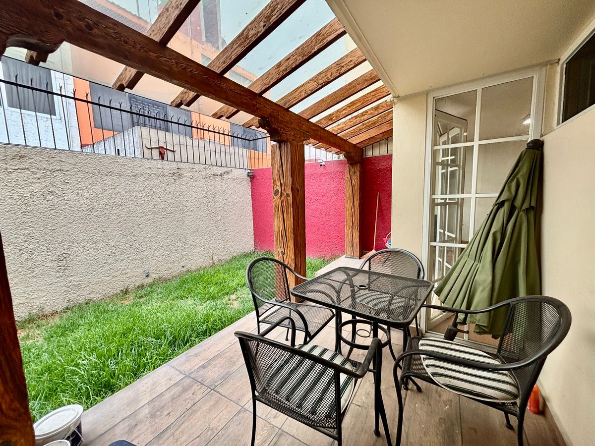 11 de 42: Jardín y terraza