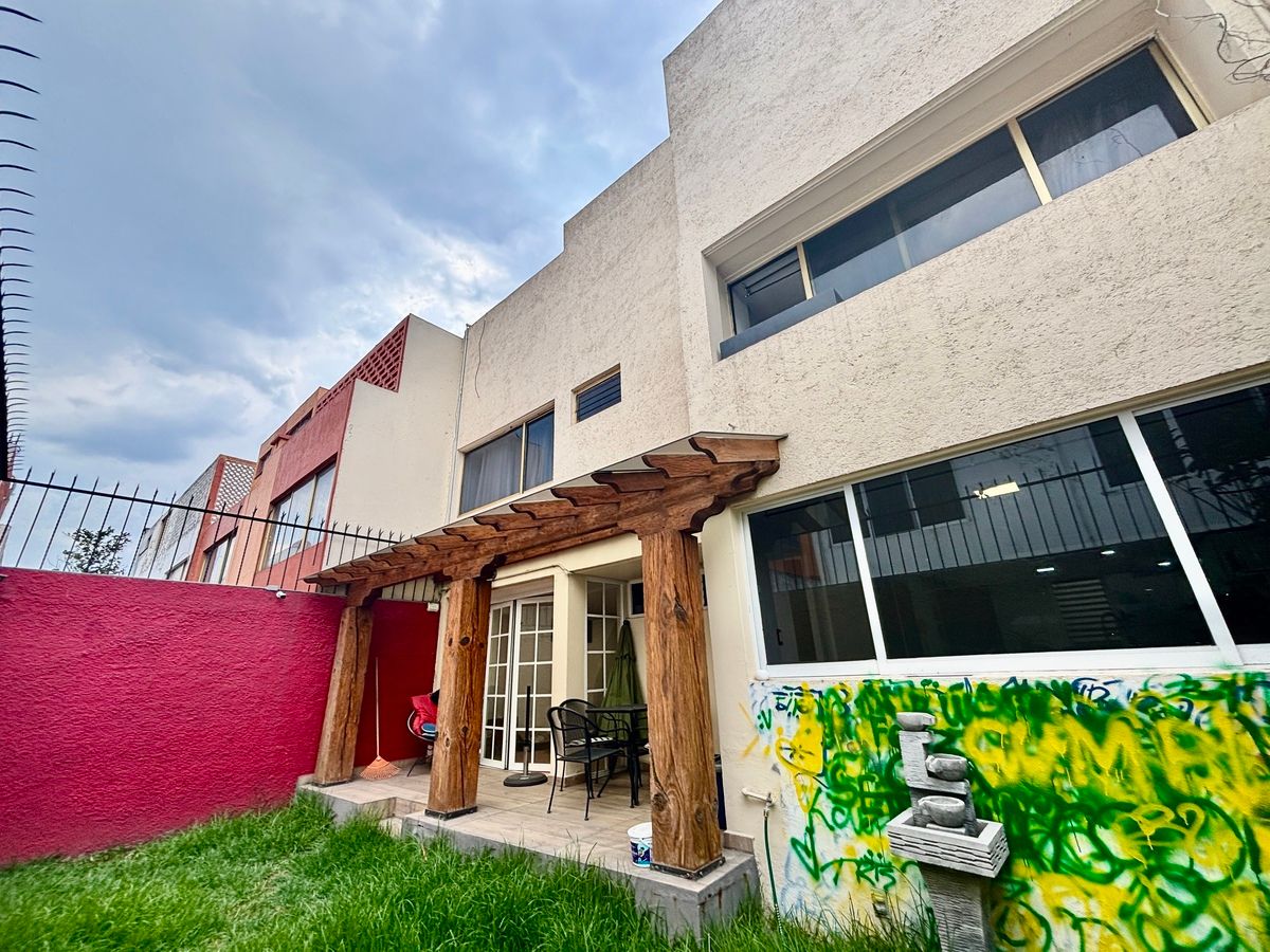 13 de 42: Fachada trasera