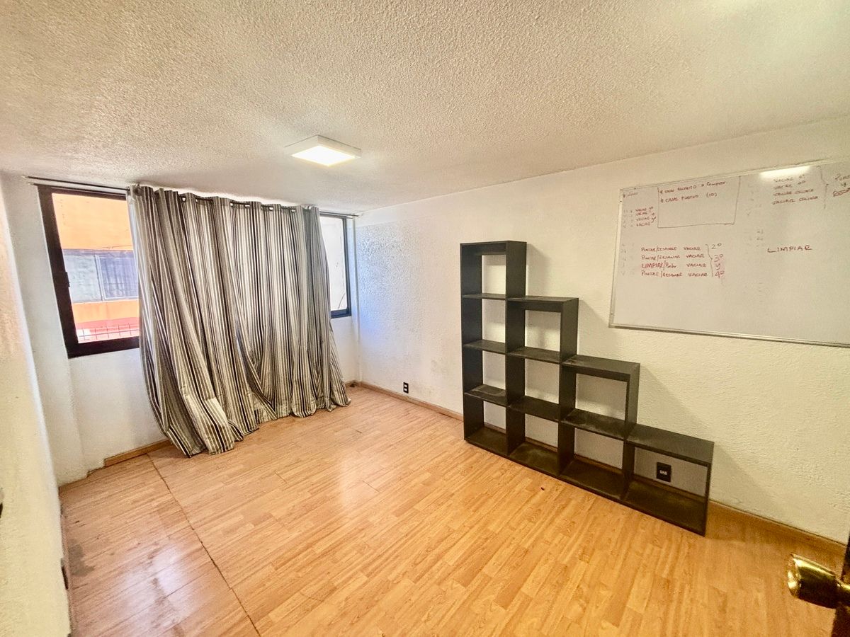 25 de 42: Recámara secundaria 1