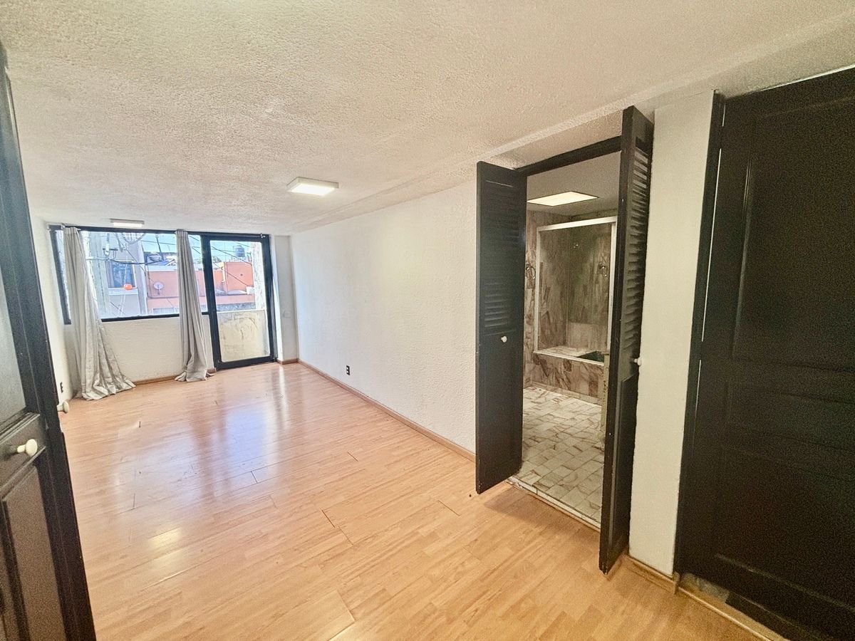 36 de 42: Recámara secundaria 3 con baño