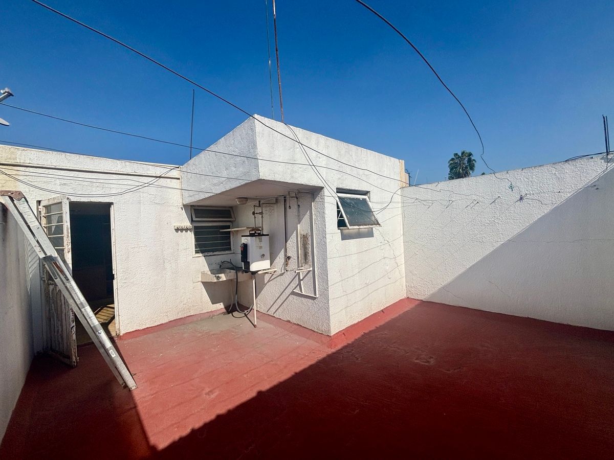 42 de 42: Patio de servicio