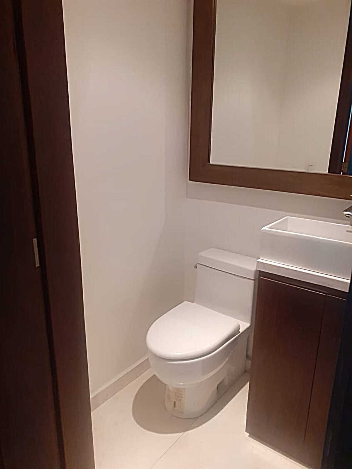 6 de 28: Baño de visitas