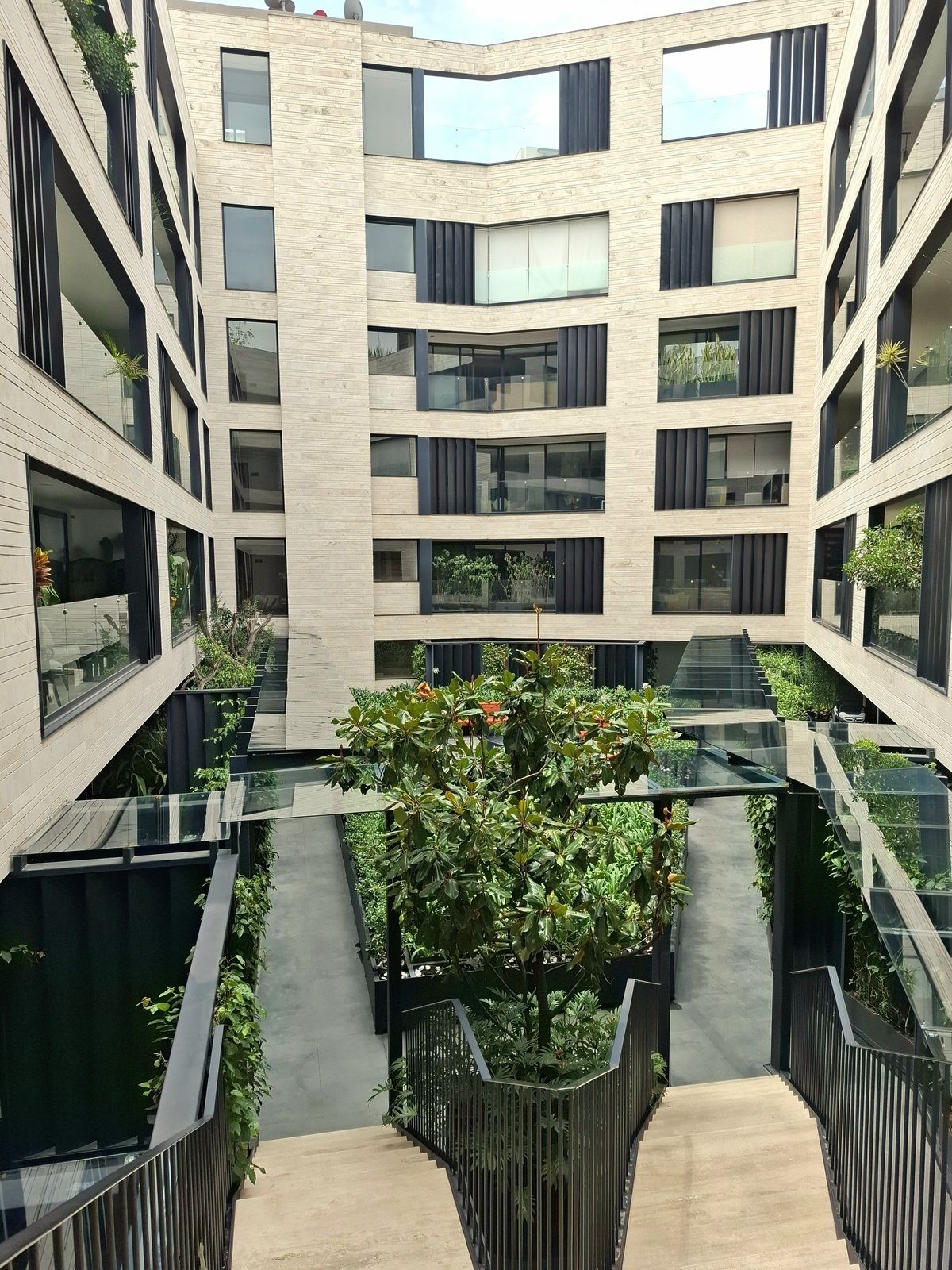 1 de 26: Vista del interior del edificio