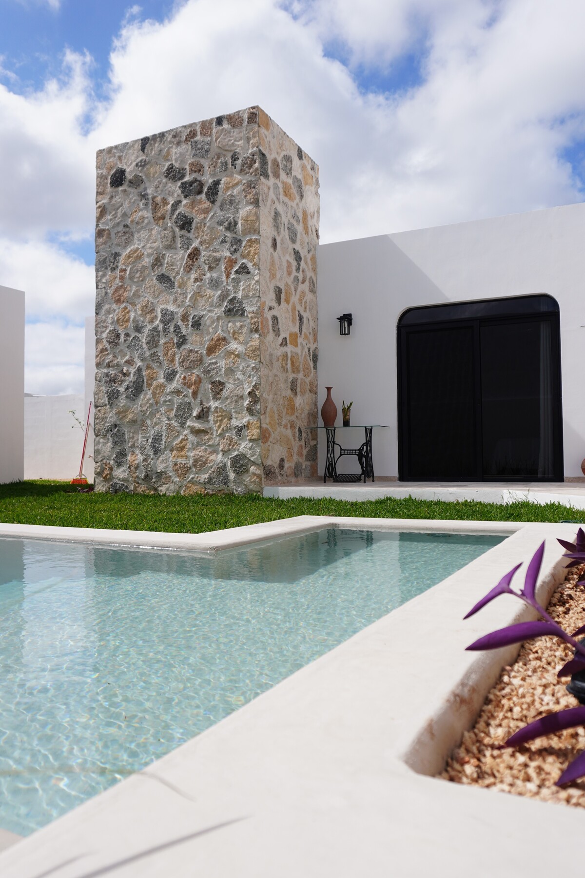 21 of 23: RESIDENCIAS