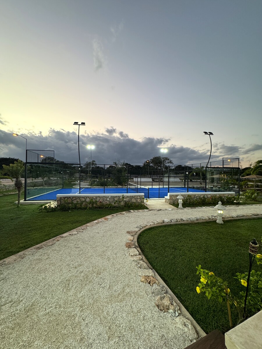 17 of 23: AMENIDAD PADEL