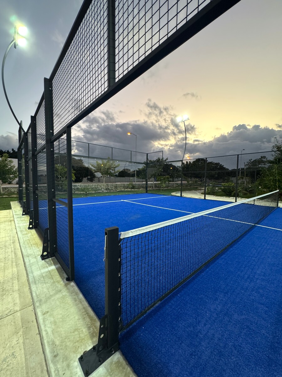 7 of 23: AMENIDAD PADEL