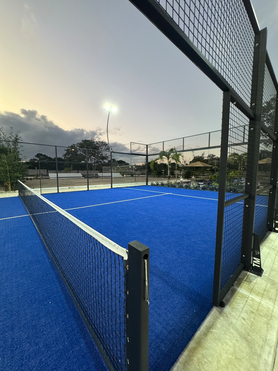 8 of 23: AMENIDAD PADEL