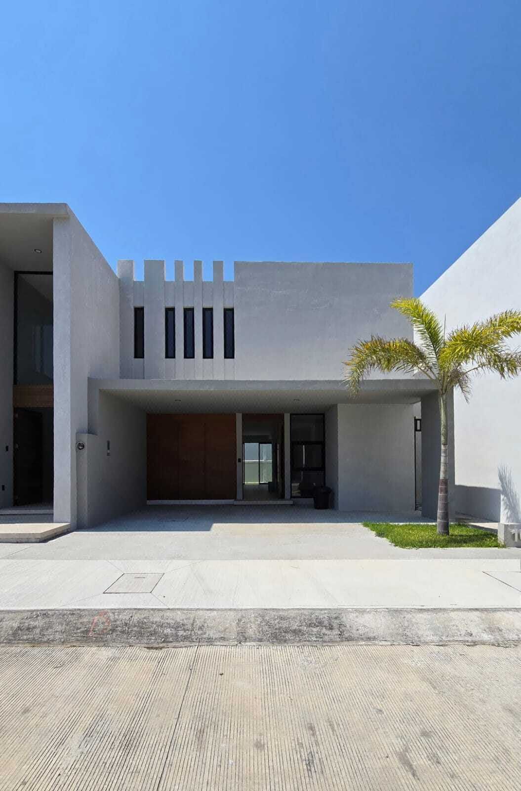 Casa en Venta con recámara en Planta baja en Fracc. Lomas del Dorado