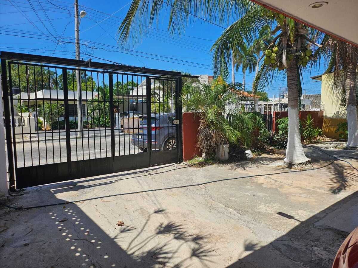 2 of 44: Casa en Venta Merida