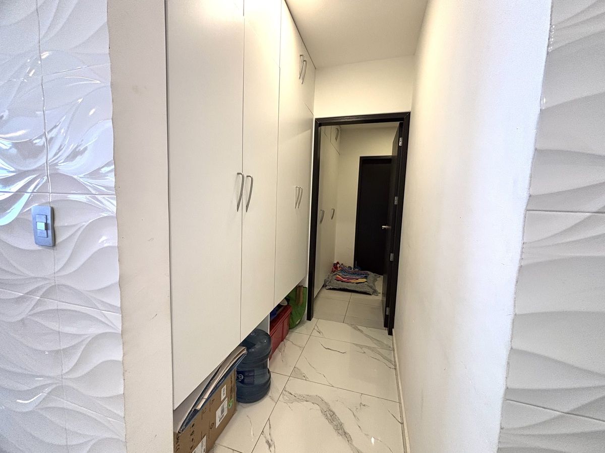 9 de 35: Alacena y entrada a cuarto de servicio