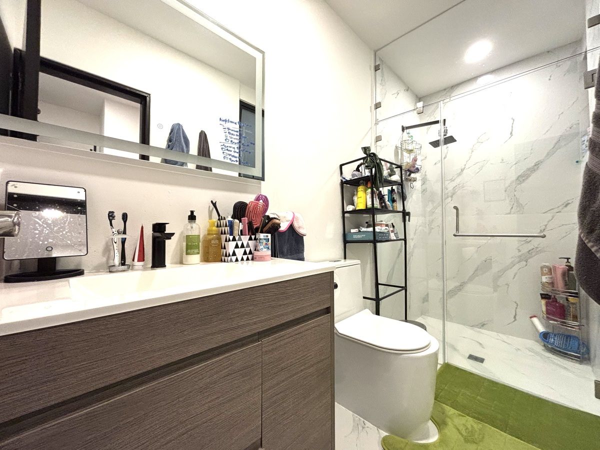 16 de 35: Baño completo recámara secundaria