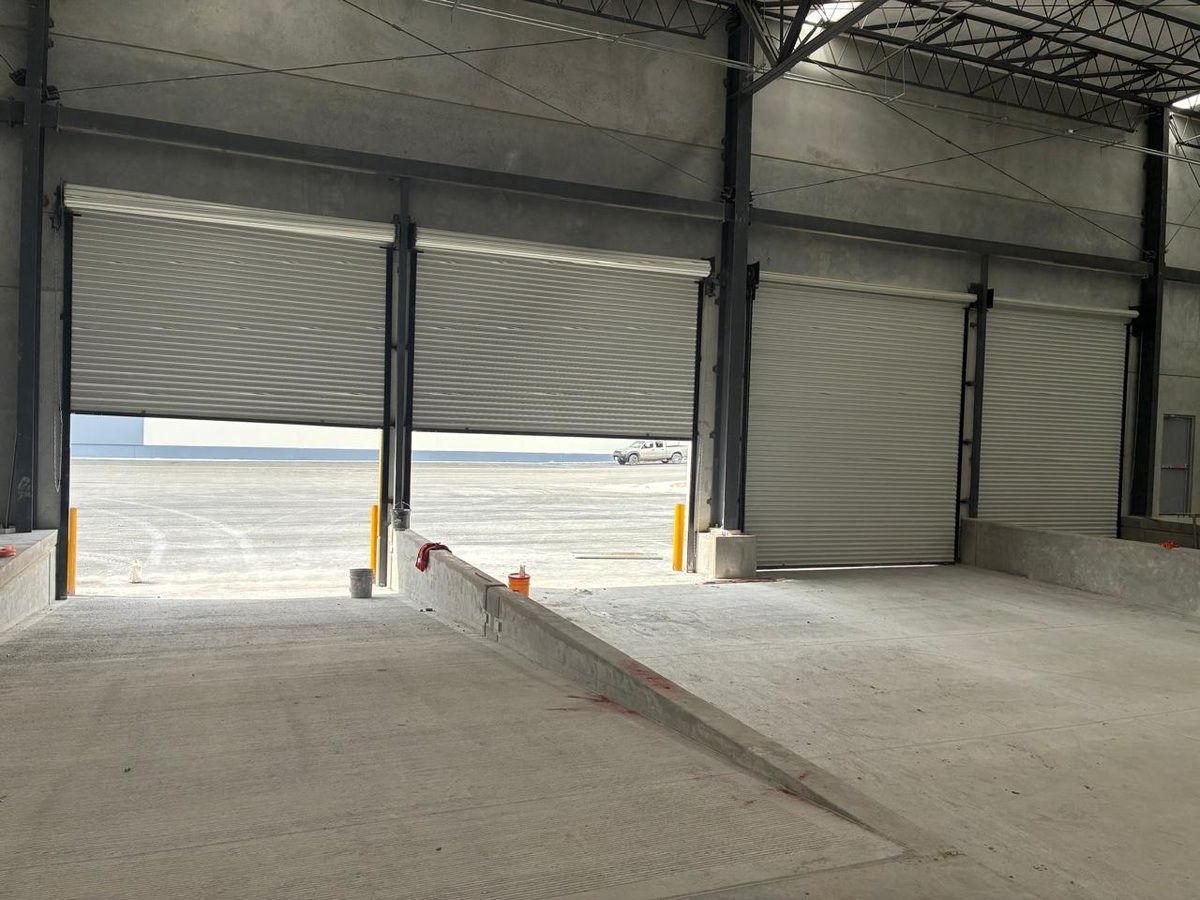 17 de 23: Rampa y andén de descarga