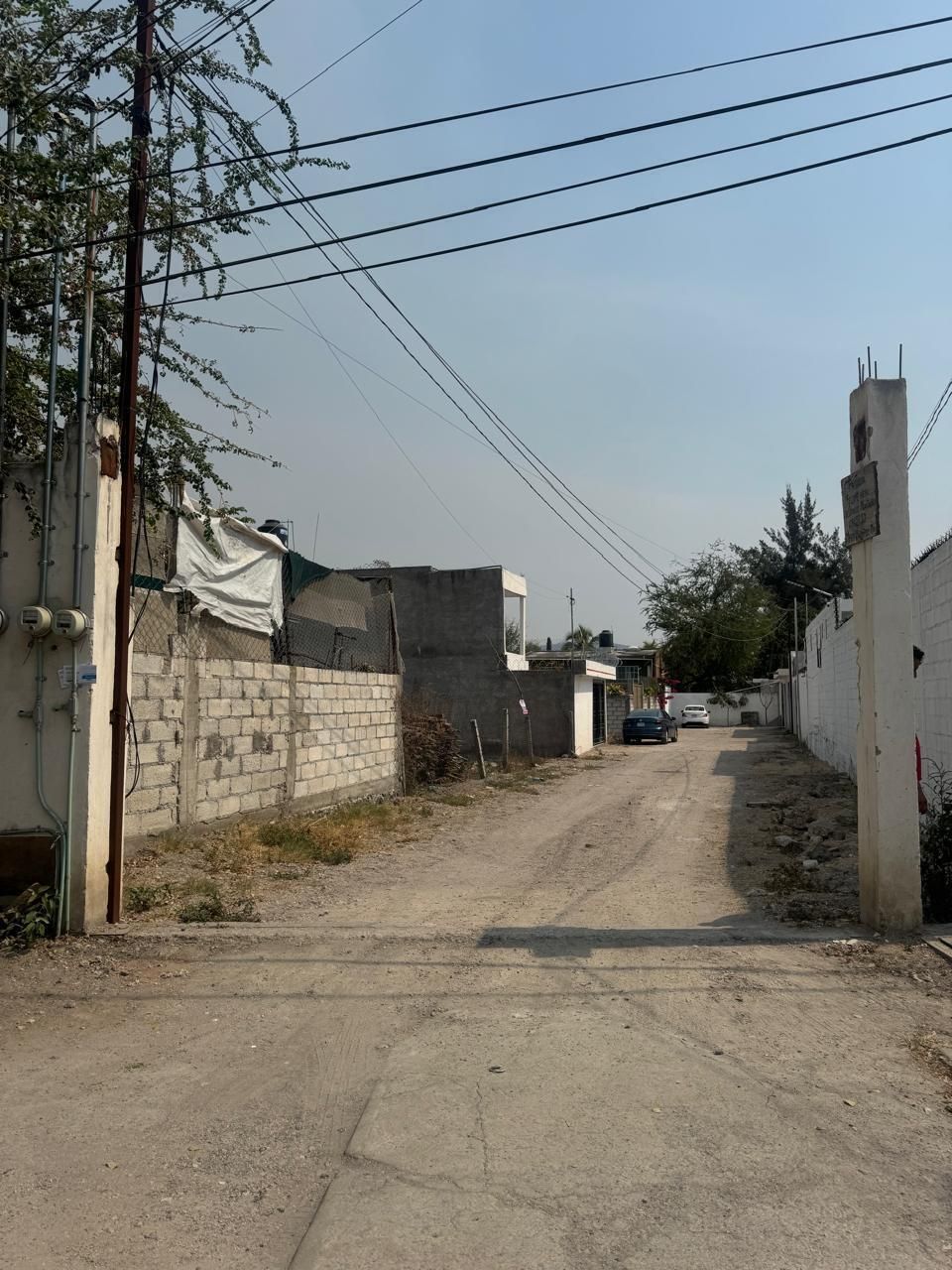 7 of 9: privada donde se encuentra el terreno