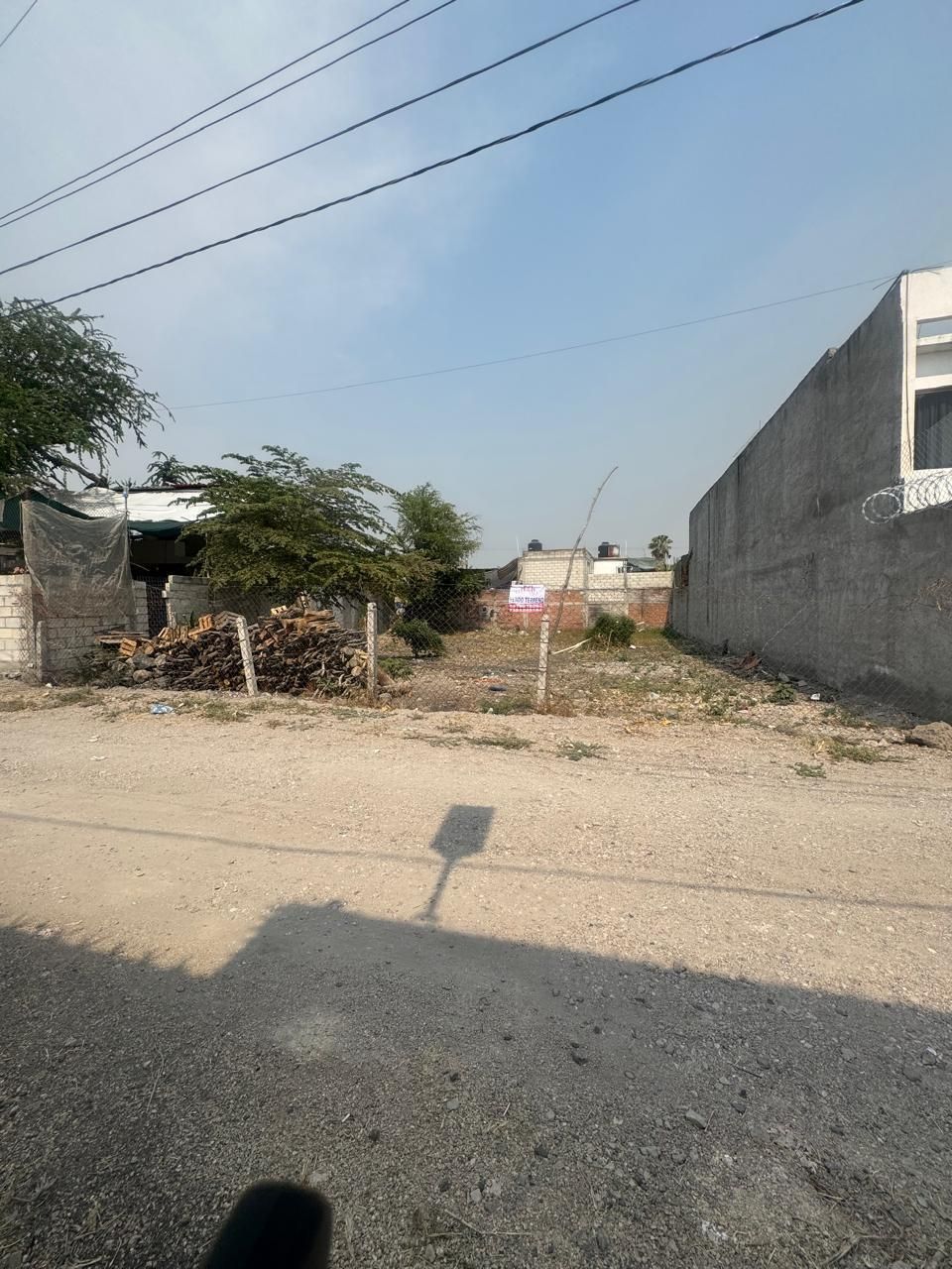 8 of 9: Frente del terreno