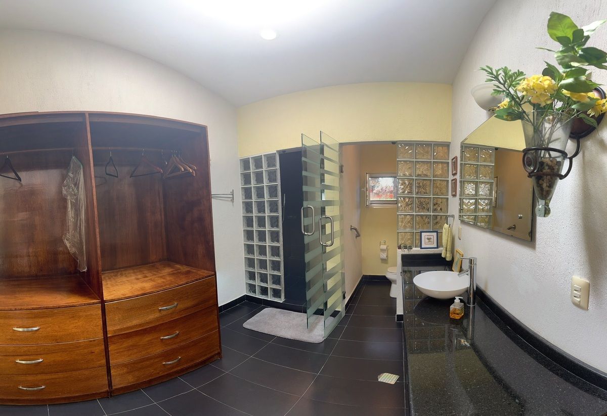 18 of 31: Baño de 2da Recámara