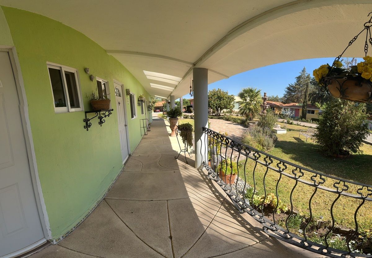 24 of 31: Pasillo de las Villas de Huéspedes