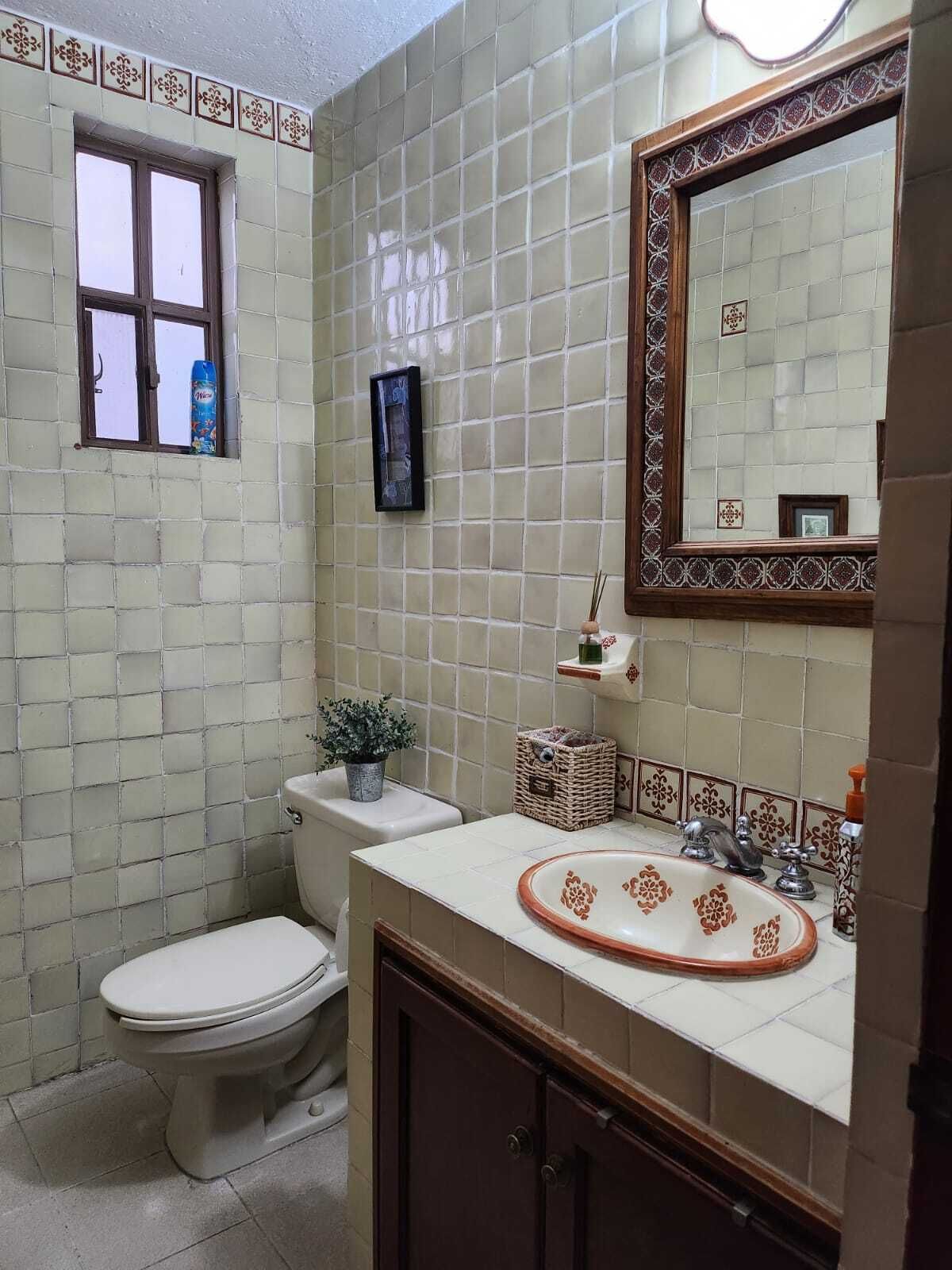 6 de 28: Medio baño