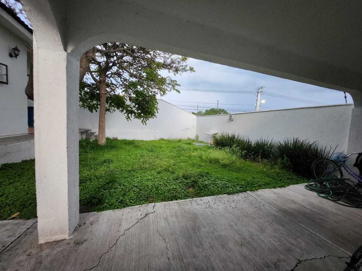 26 de 28: Jardín
