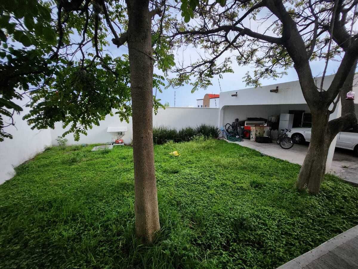 27 de 28: Jardín