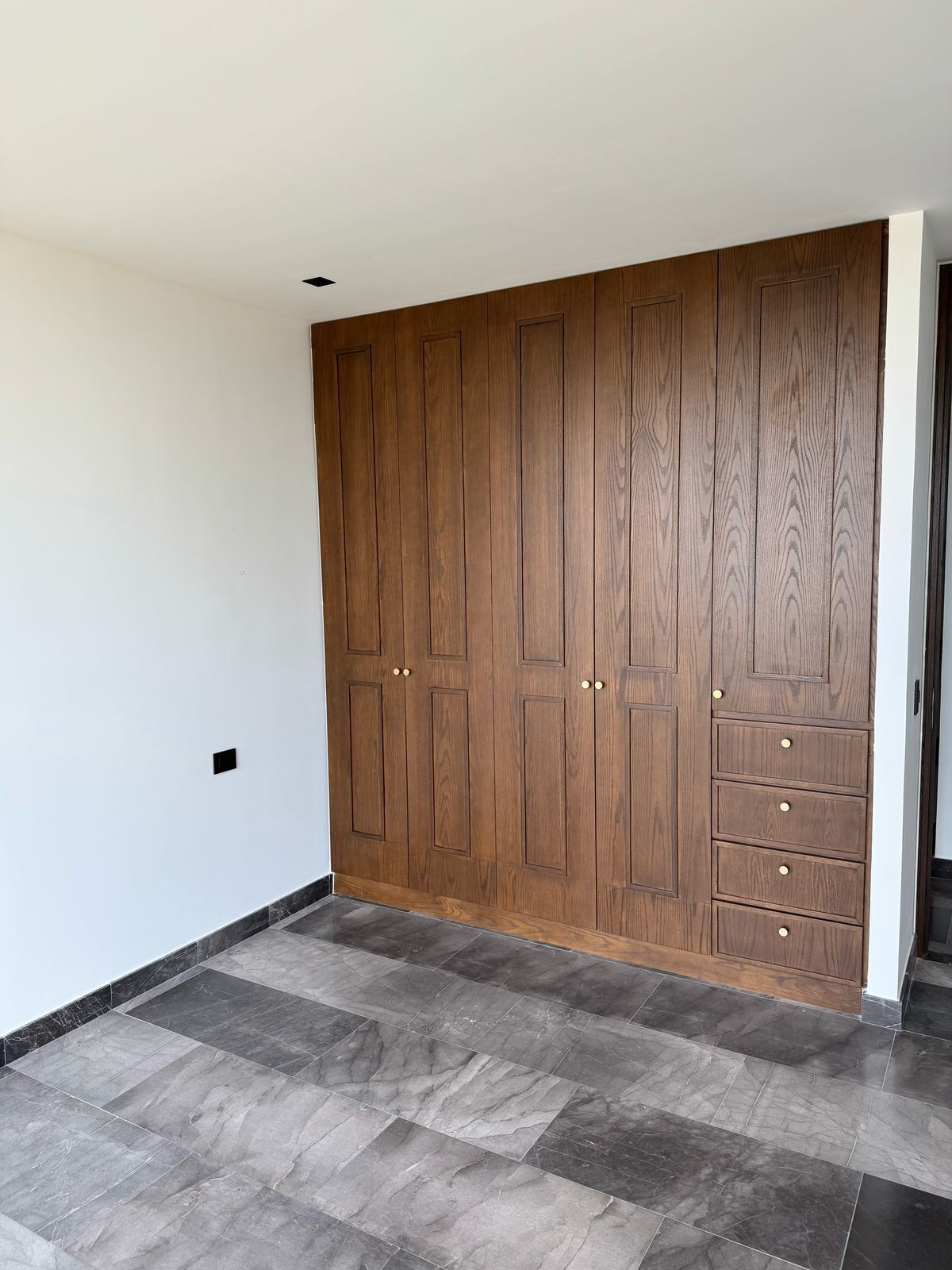 16 de 18: closet