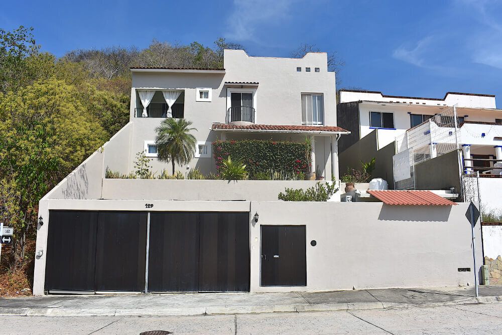 1 de 36: Front of House
