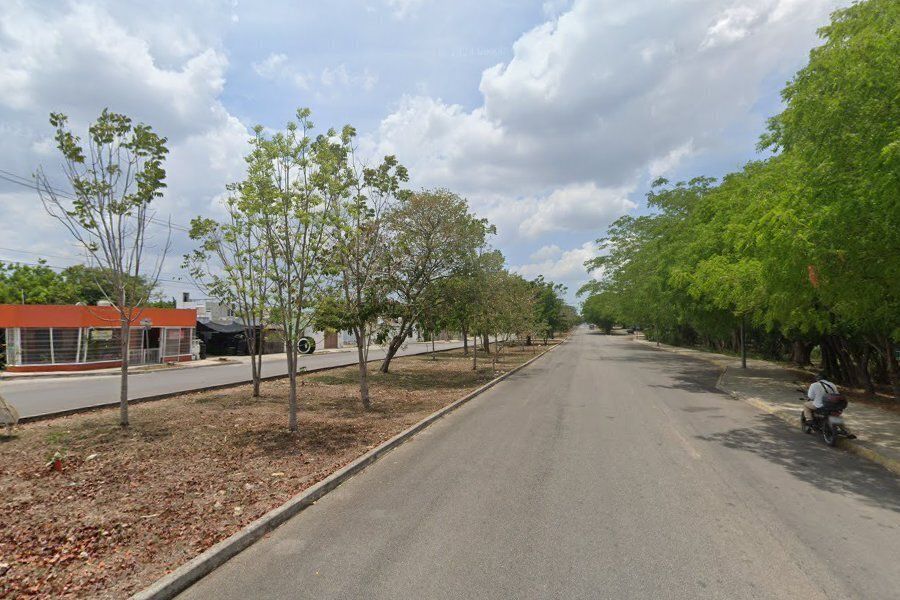2 de 6: Sobre avenida amplia