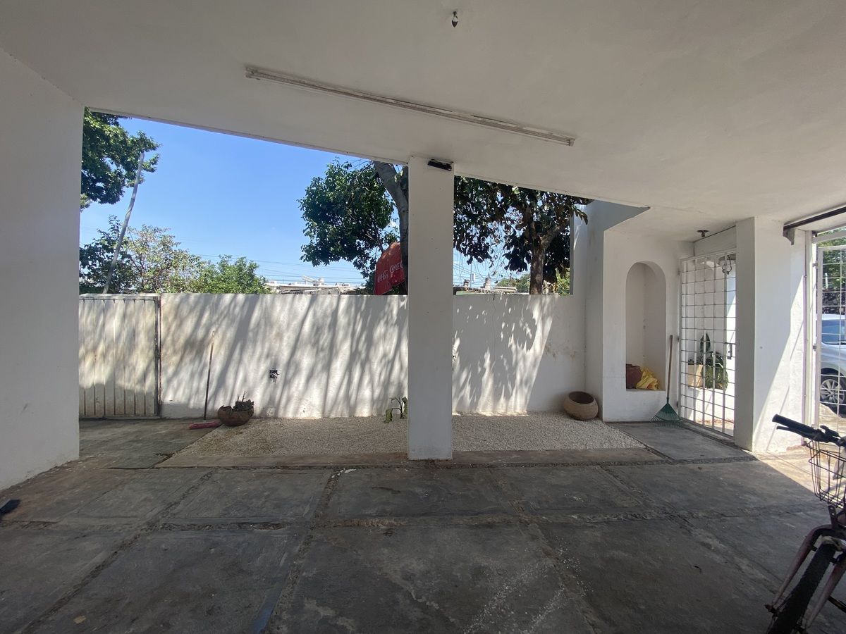 6 de 21: Vista lateral del garage