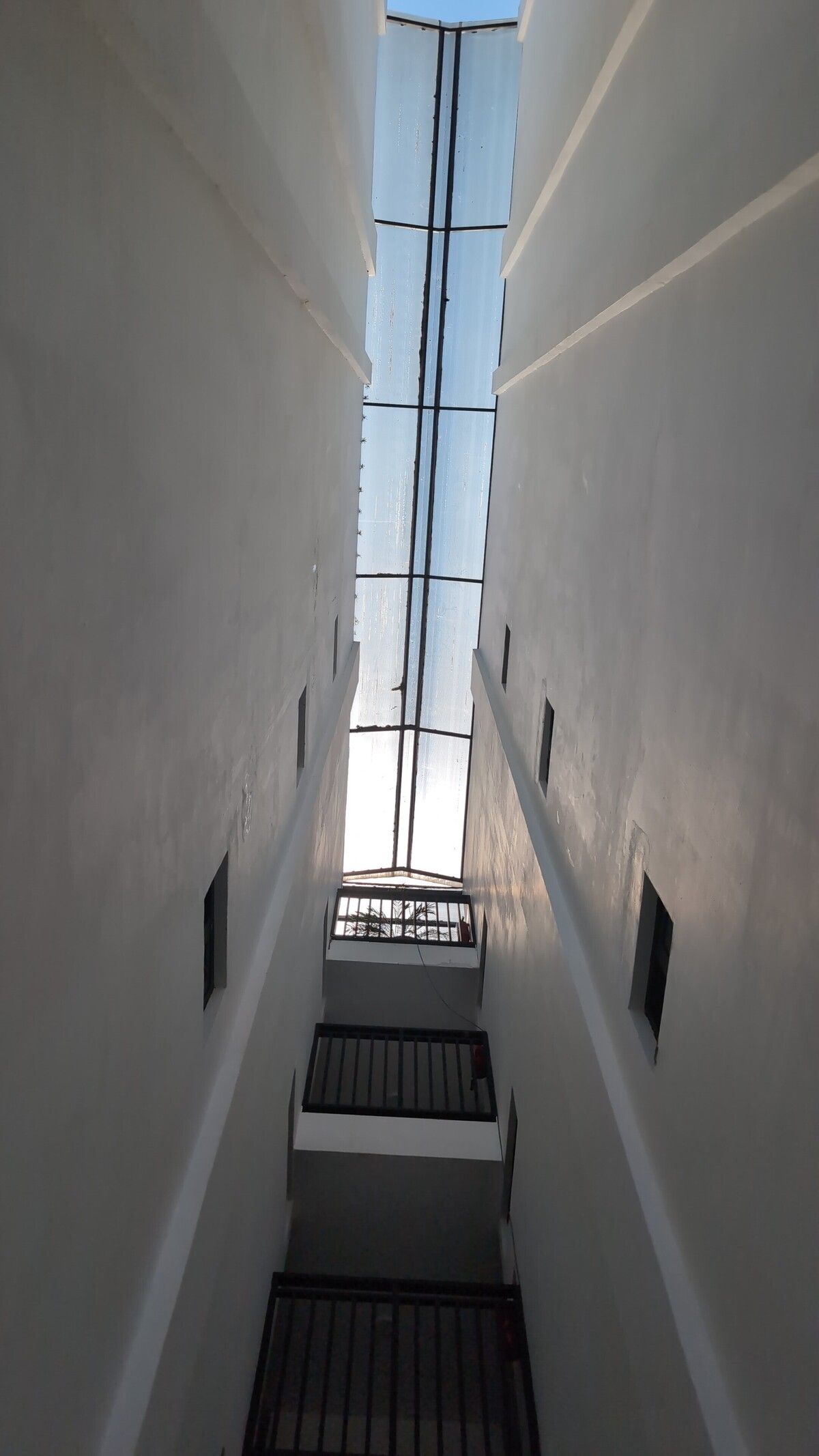 3 de 24: Interior Entryway Nabani  T2