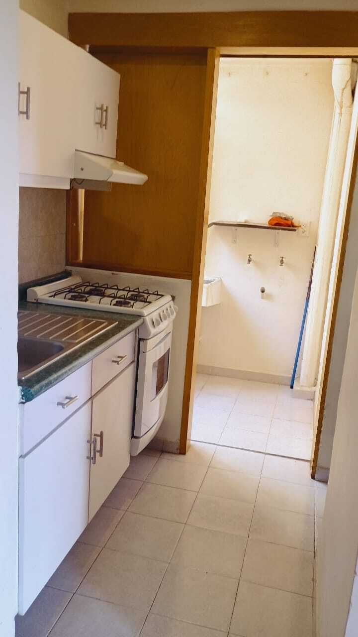 3 of 12: Cocina equipada