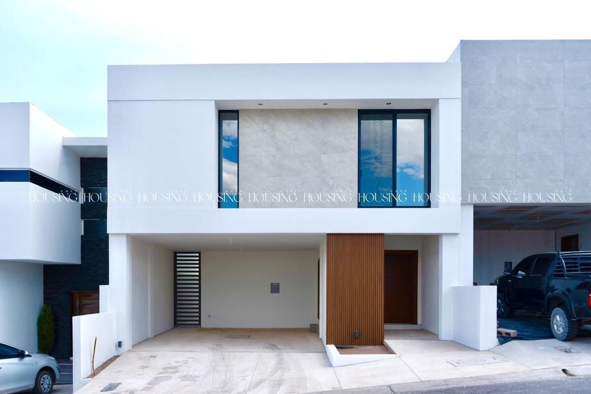 1 of 14: Fachada