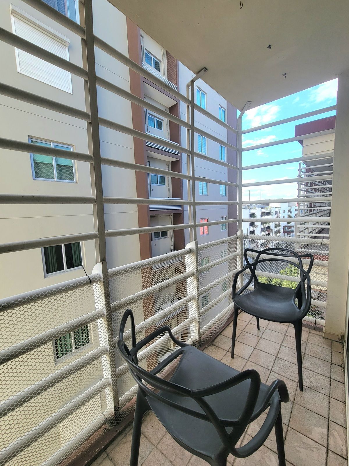 4 of 15: Balcon