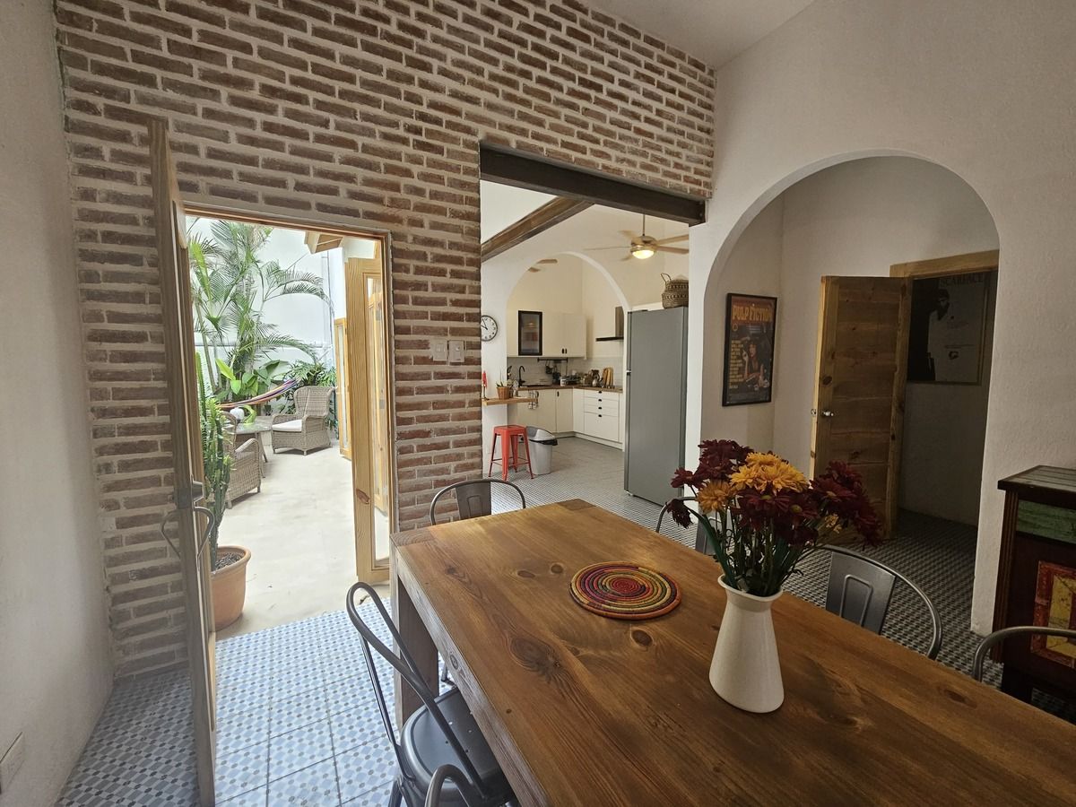 4 de 30: Sala Comedor Patio