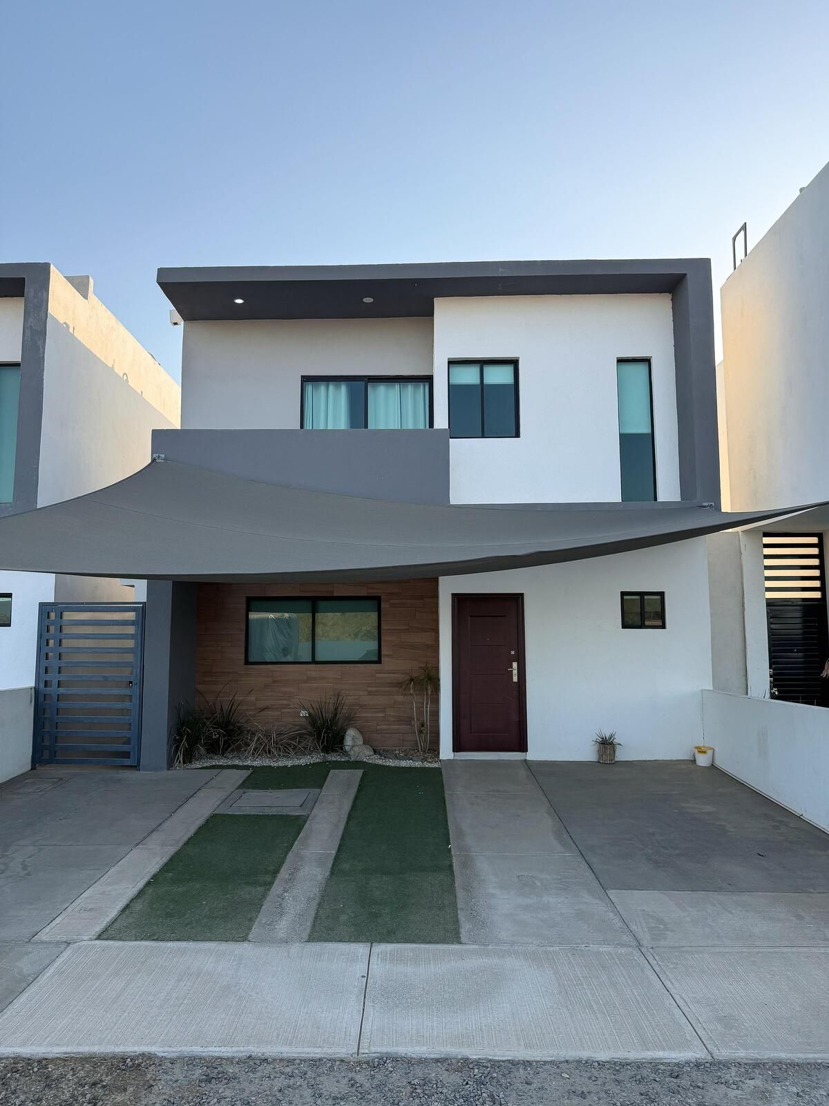 1 of 15: FACHADA