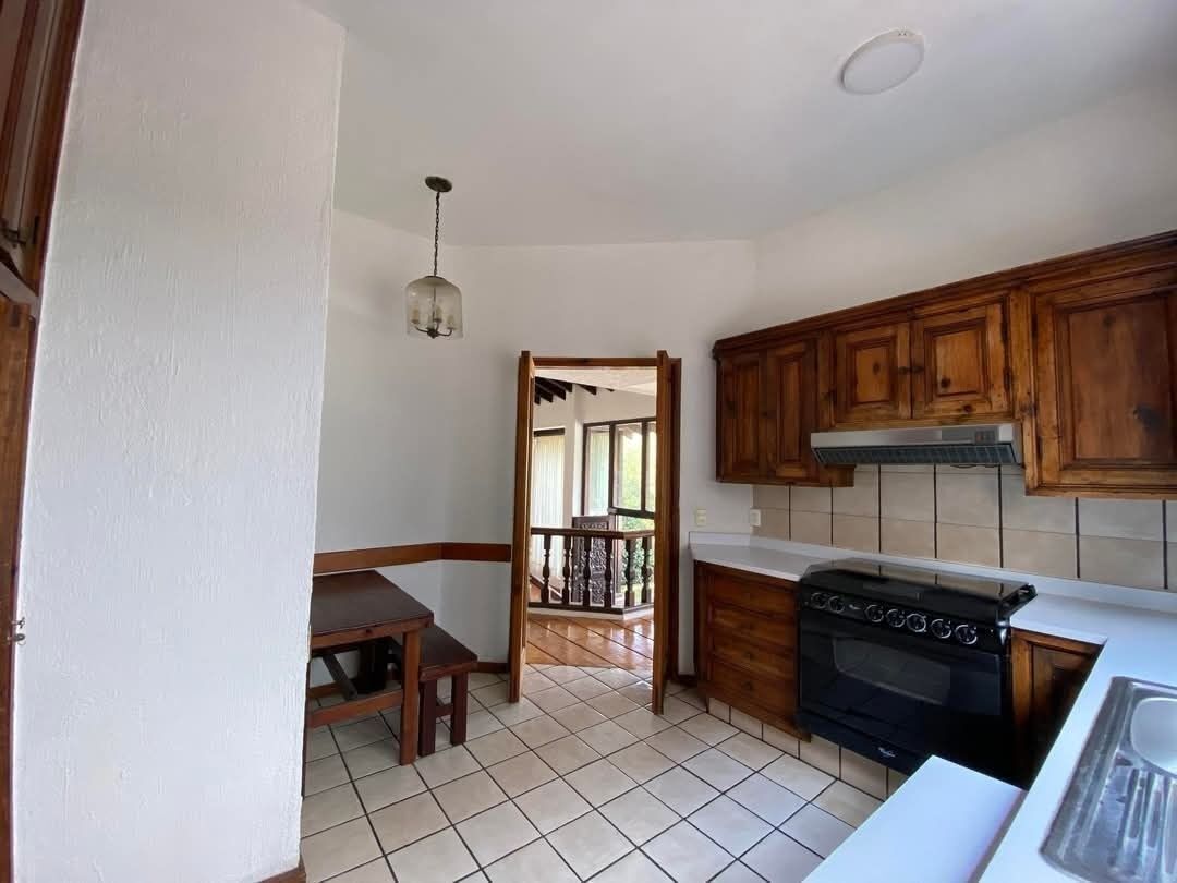 5 of 12: Cocina
